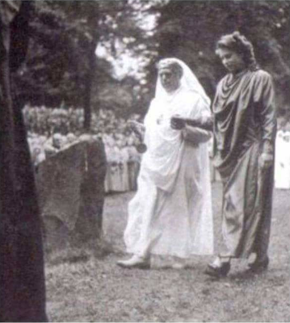Christian Queen Elizabeth attends a ceremony druid ceremony 