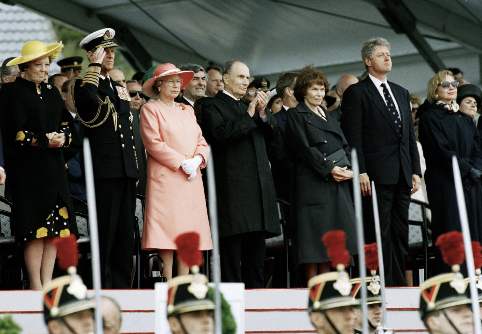 Queen Elizabeth with paedophile Bill Clinton & alleged paedophile child killer Queen Beatrix