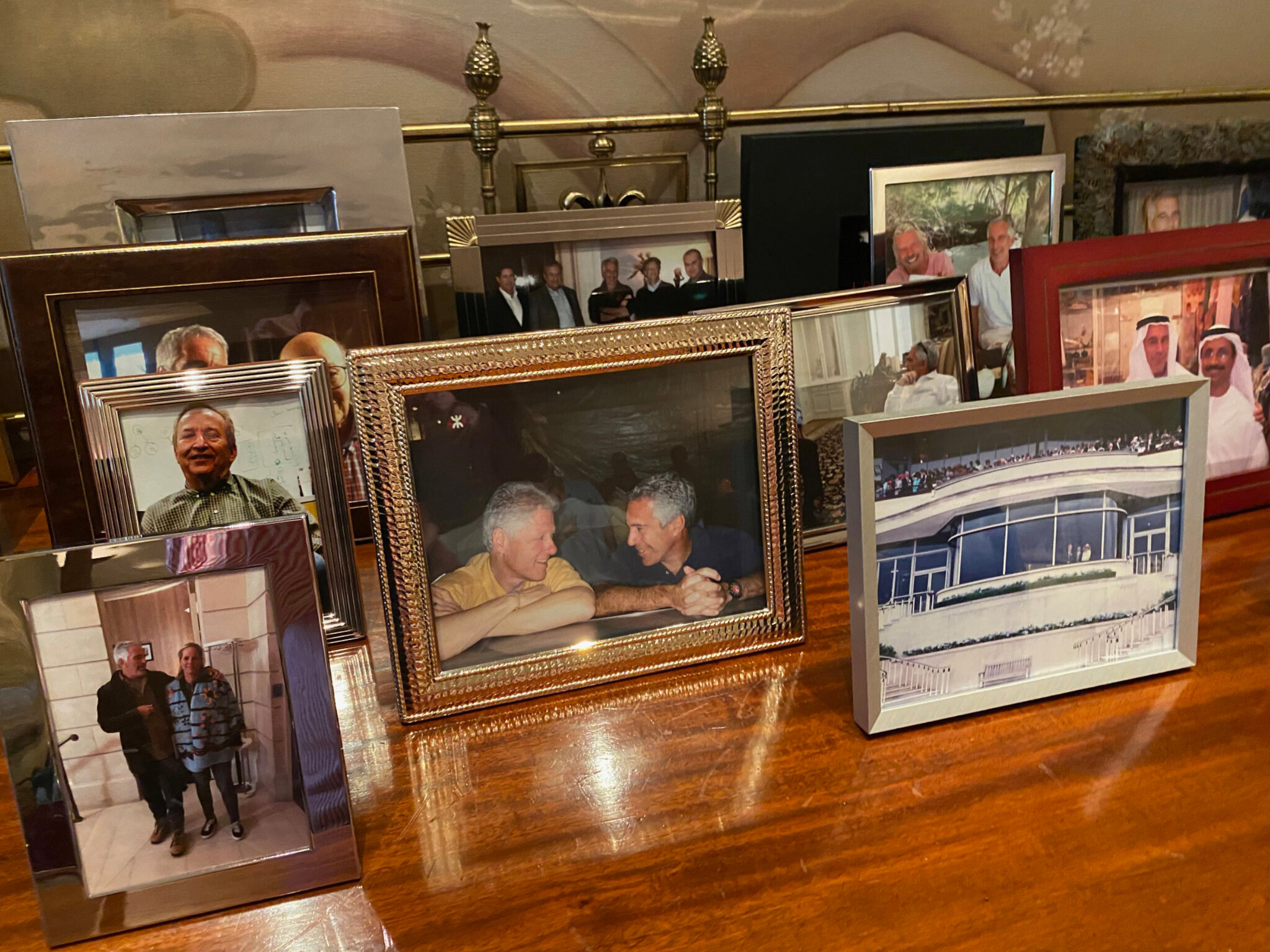 Jewish Peadophile Jeffrey Epstein With Richard Branson, Bill Gates & Bill Clinton